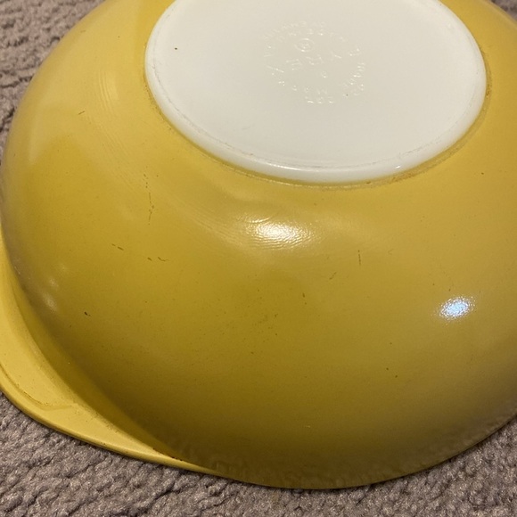 . Vtg Pyrex 024 yellow/gold 2 qt dish with lid - Picture 4 of 6